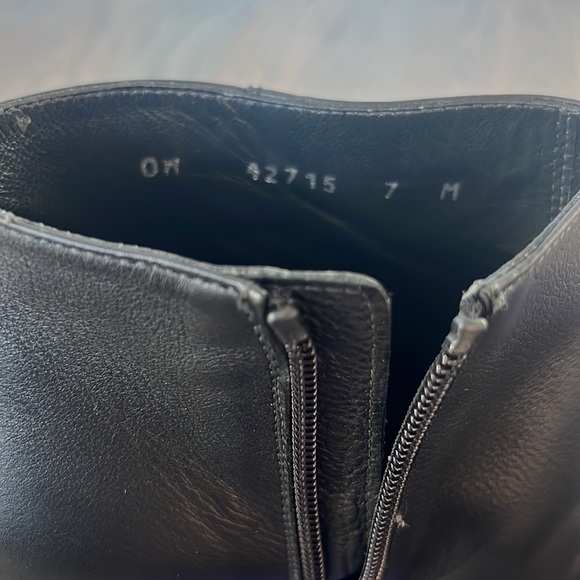 New - Stuart Weitzman Ankle Boots - size 7 - Picture 9 of 9